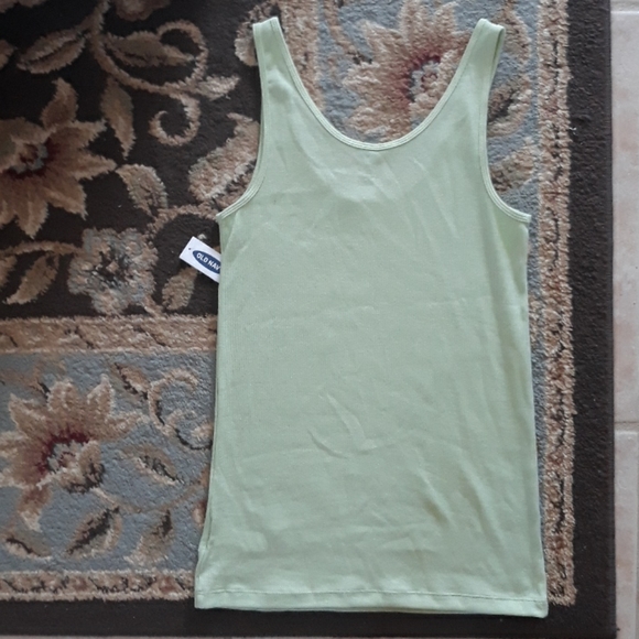 Old Navy slim fit tank - Picture 4 of 8